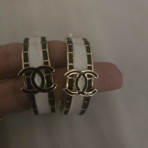 CHANEL Elegant White and Gold Women's Bracelet